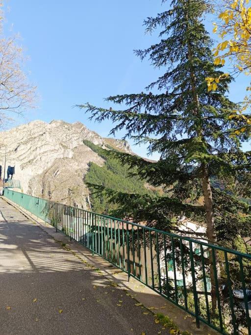 La Terrasse De La Citadelle Apartment Sisteron Bagian luar foto